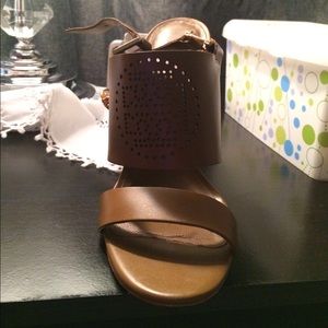 Luggage brown heels tory burch