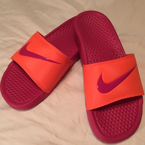 Nike athletic slide sandal