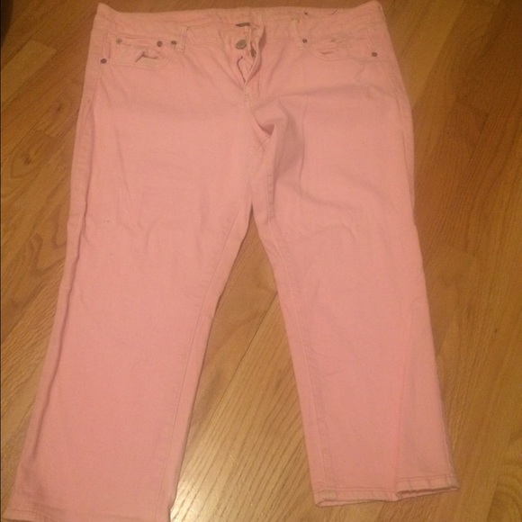 AMERICAN EAGLE CAPRIS