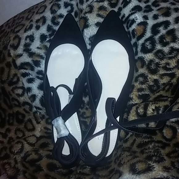 9/5 Host Pick! VS dress flats - Picture 2 of 3