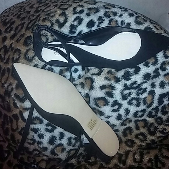 9/5 Host Pick! VS dress flats - Picture 3 of 3