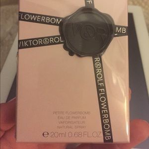 Victor & Rolf Flowerbomb perfume .68fl oz