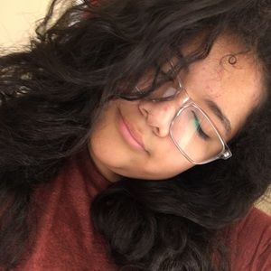 Meet your Posher, Mia