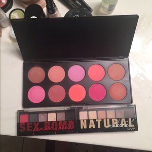 Blush and eye shadow palette bundle