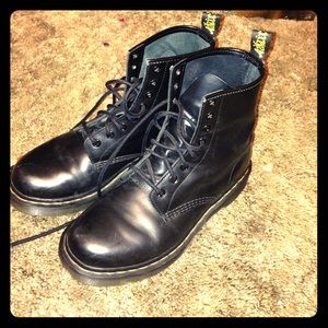Size 8 women's Dr Martens basically new.