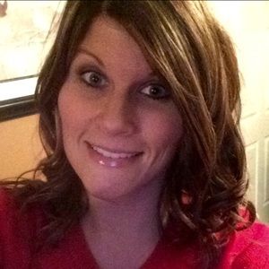 Meet your Posher, Lora
