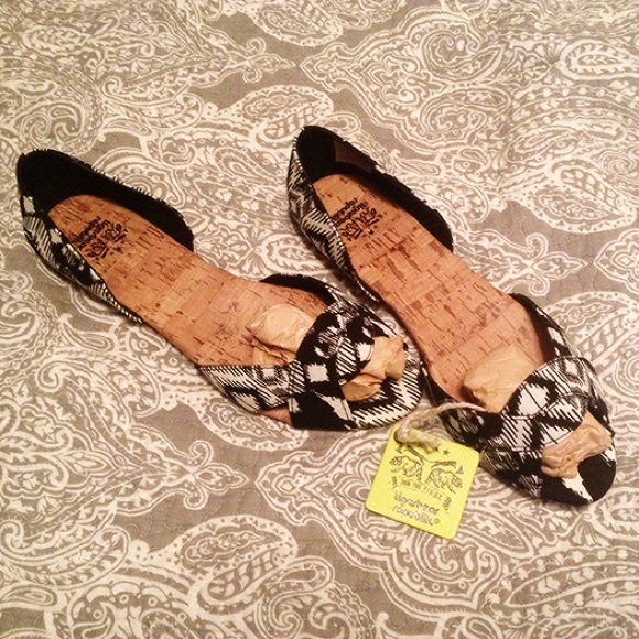 Black zig/zag flats (Delia's)