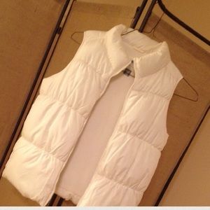 Old navy puffer vest ❄️❄️❄️