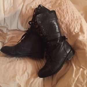 Combat boots