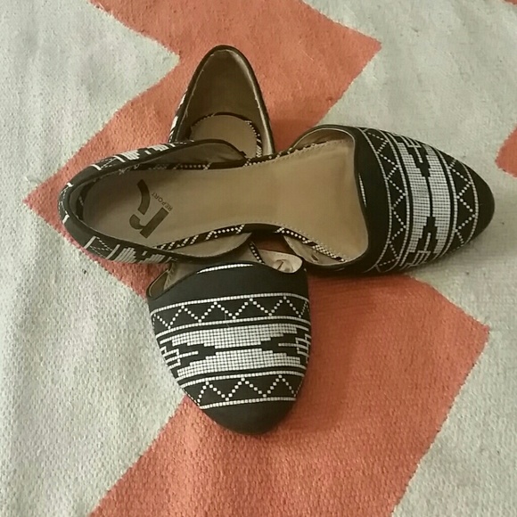 SOLD - Boho Tribal Report Black and White Flats