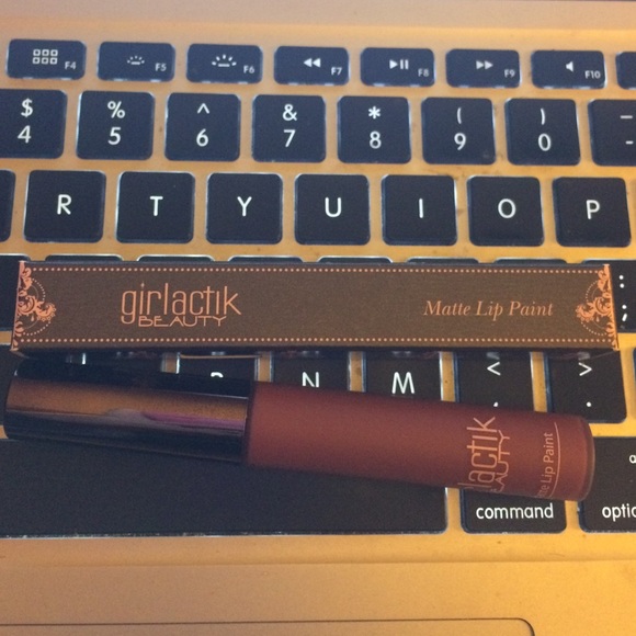 Girlactik matte lip paint in "Divine"