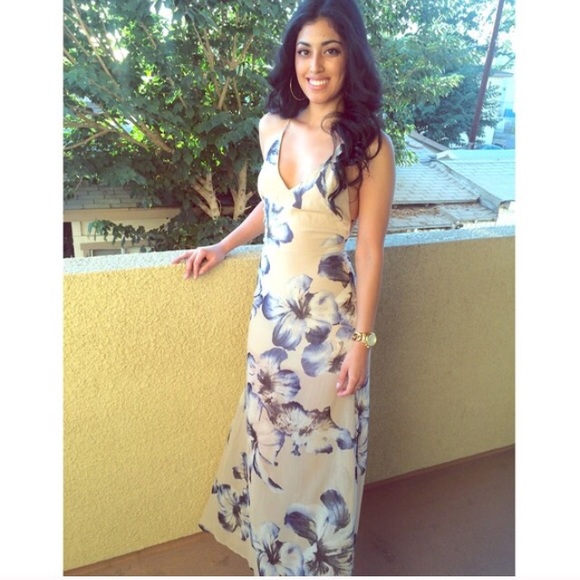 Floral criss cross back maxi 💗🌸