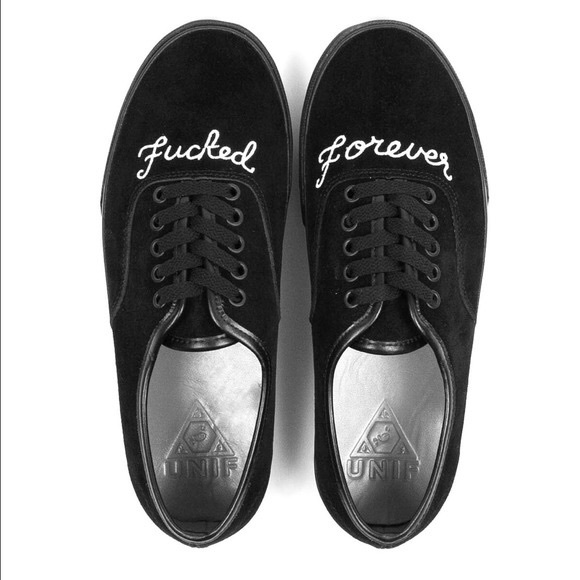 ISO unif black or white in 7.5 or 8 - Picture 1 of 1