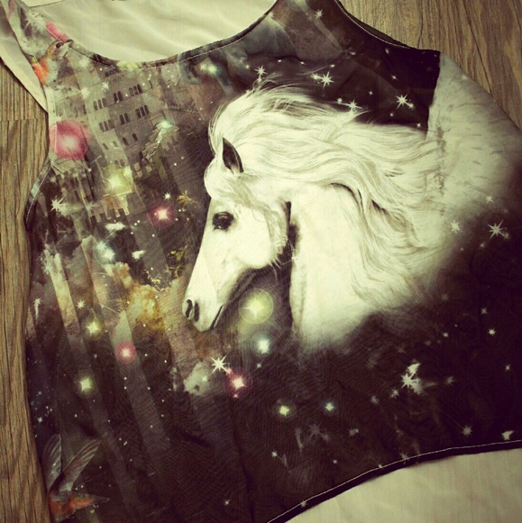 SOLD!!!!!!      Beautiful horse sheer tank top