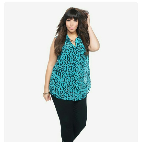 Button-Up Sleeveless Blouse - Picture 1 of 1