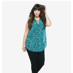 Button-Up Sleeveless Blouse