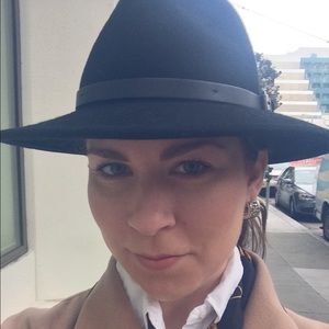 Meet your Posher, Caitlin