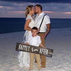 Meet your Posher, Derrick megan