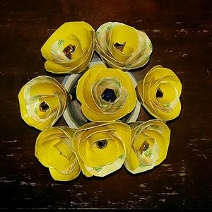 Autumn : 8 large pineapple  yellow pen roses!