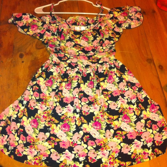 Adorable XS floral mini dress!!