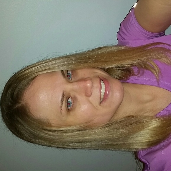 Meet your Posher, Cassandra - Picture 1 of 1