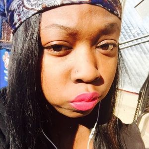 Meet your Posher, Crystal