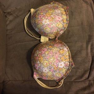 Victoria's Secret bra, 36DD