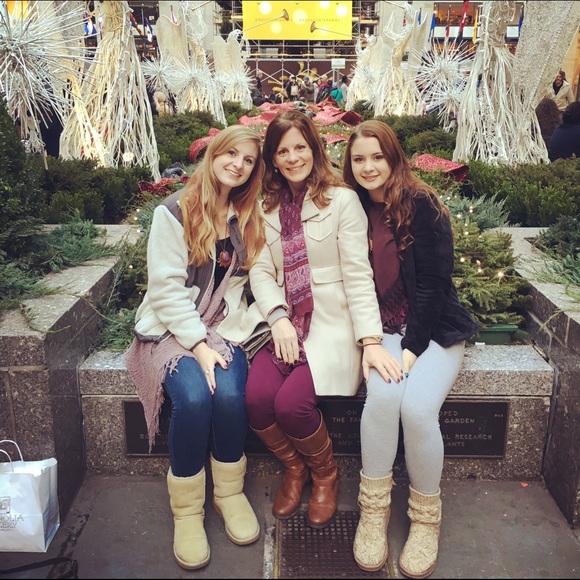 Meet your Posher, Mona - Picture 1 of 1