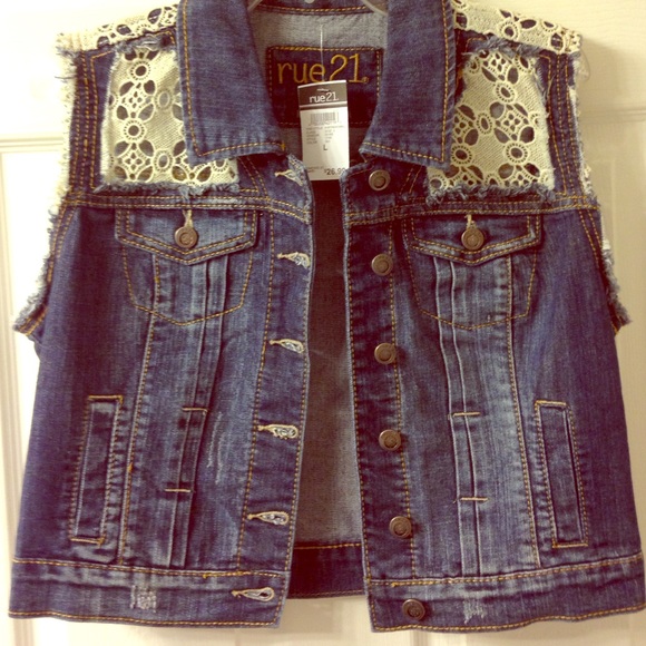 Super cute jean vest 💕