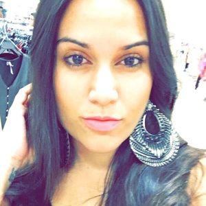 Meet your Posher, Ely