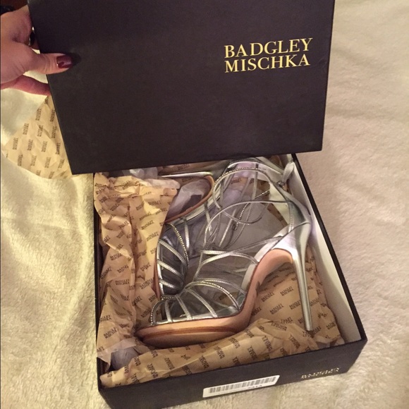 STUNNING SHOE!!! - Picture 2 of 4