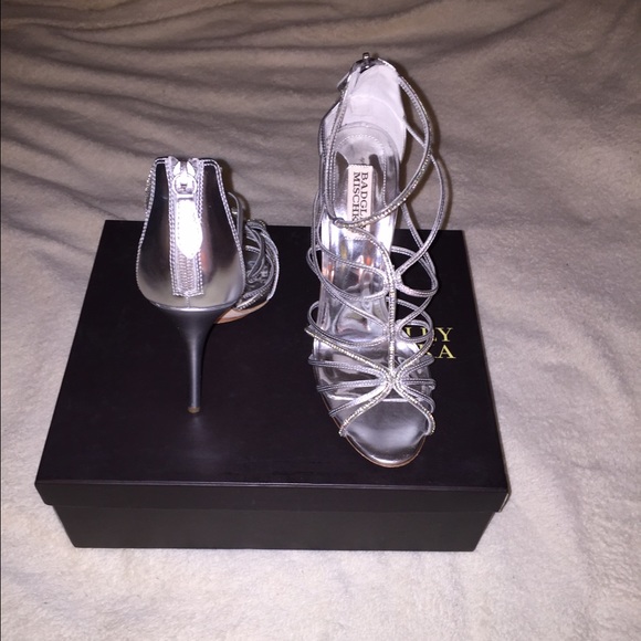 STUNNING SHOE!!! - Picture 3 of 4