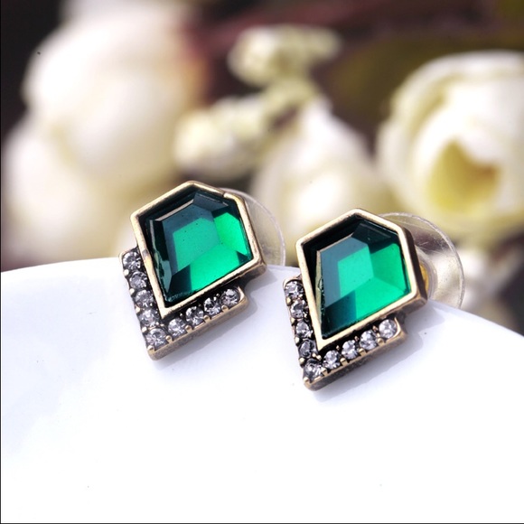 NWOT Beautiful stud earrings 😍