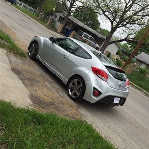 Meet your Posher, April