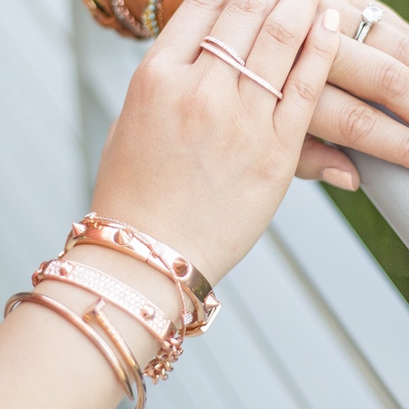 Rose gold nail wrapped bracelet - Picture 2 of 3