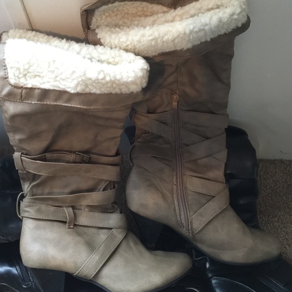 Taupe fur boots