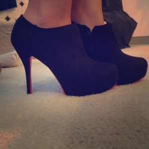 Black ankle bootie