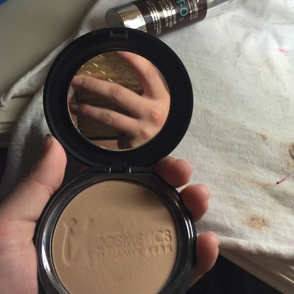 IT Cosmetics Celebration Foundation- medium beige - Picture 2 of 3