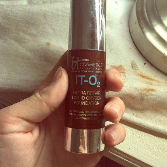 IT Cosmetics IT-O2 foundation
