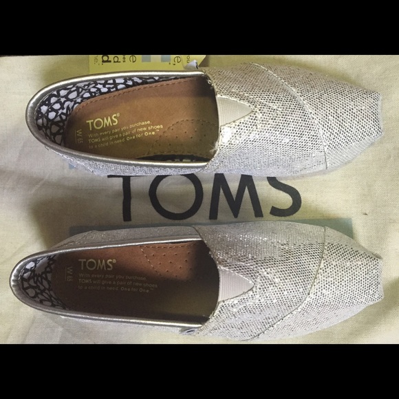 NEW Silver Glitter Toms w/Dust Bag!!! Sz 6.5