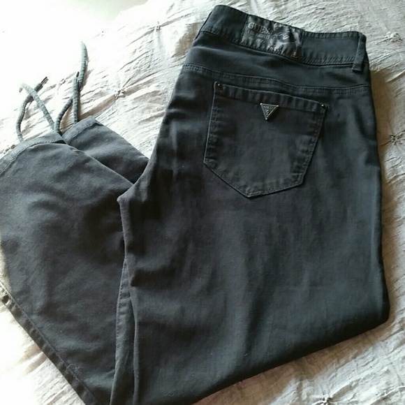 SALE!!!  Guess cropped black fade jean