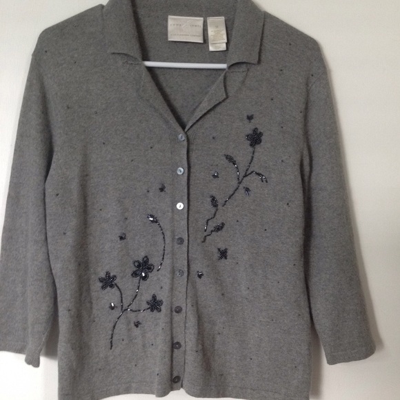 SOLD > Grey cardigan - Picture 1 of 2
