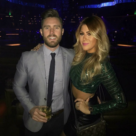 Meet your Posher, Savanna - Picture 2 of 2