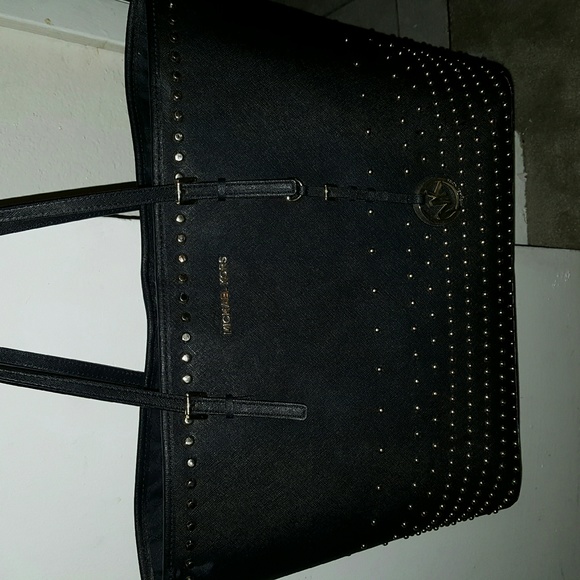 Soooold! Michael kors studded tote handbag