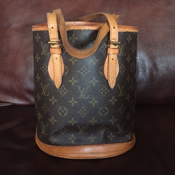 Louis Vuitton Handbags - Louis Vuitton bucket pm