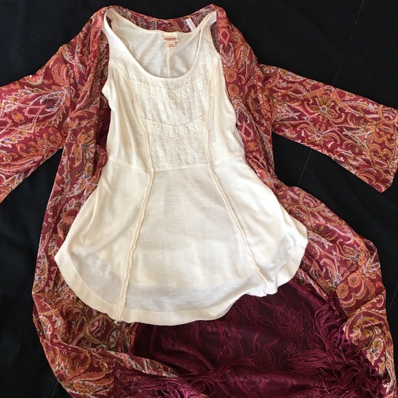 Cream Mossimo top.