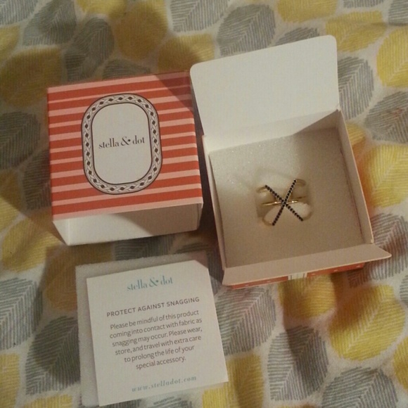 Sold in bundle: Pave Sphinx Ring🎁 - Picture 2 of 3