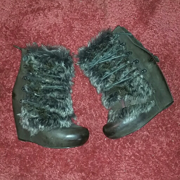 ONLY TODAY!! Faux fur boots - Picture 1 of 4