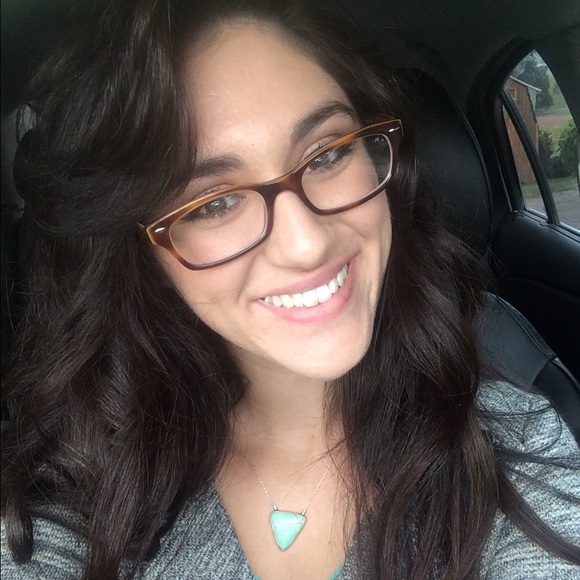 Meet your Posher, Kacie - Picture 2 of 2