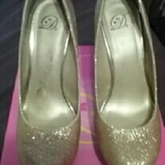 Heels - Picture 2 of 3